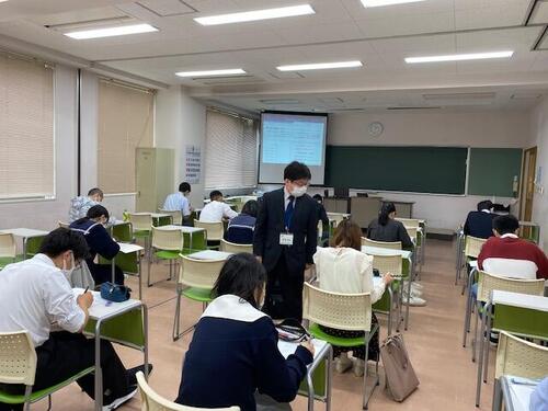 津嶋さん授業風景②.jpg